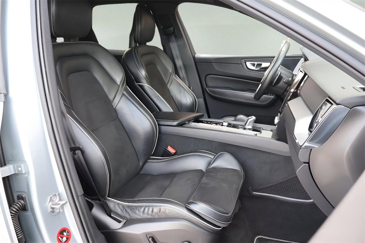 Used 2018 Volvo XC60 T8 R-Design w/ Vision Package image 19