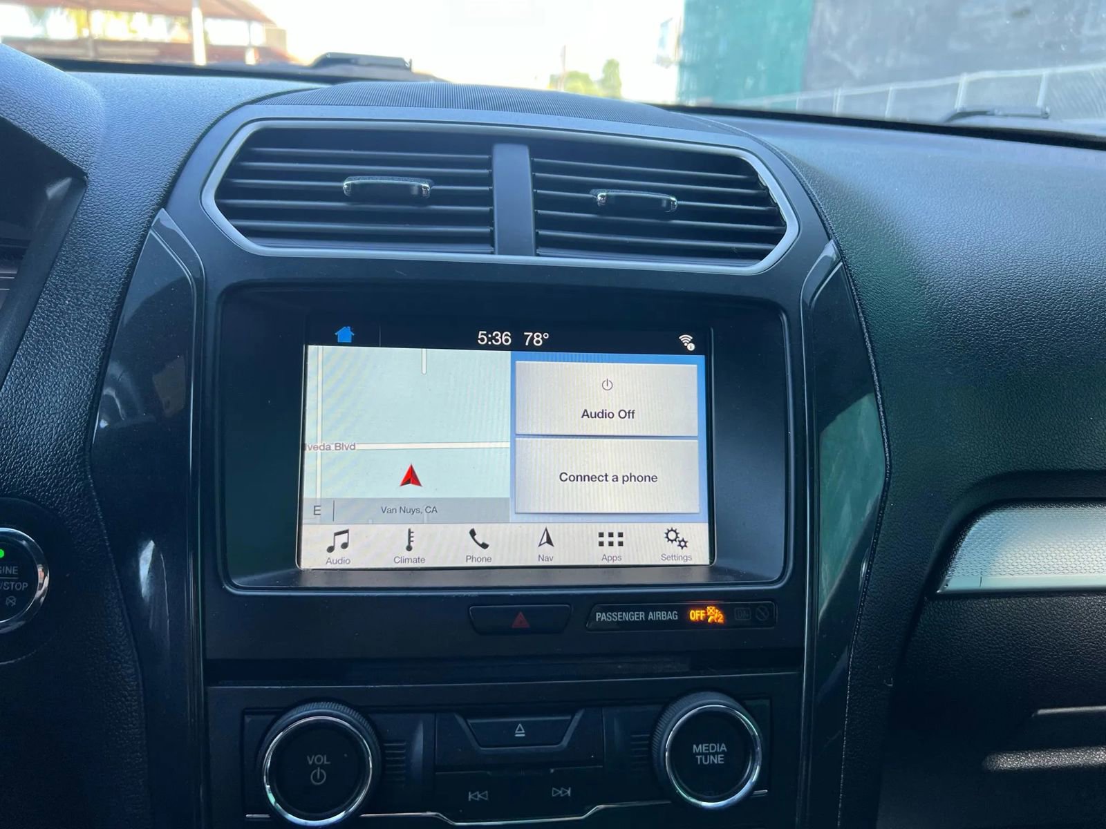 Used 2017 Ford Explorer XLT w/ Equipment Group 201A FWD image 17