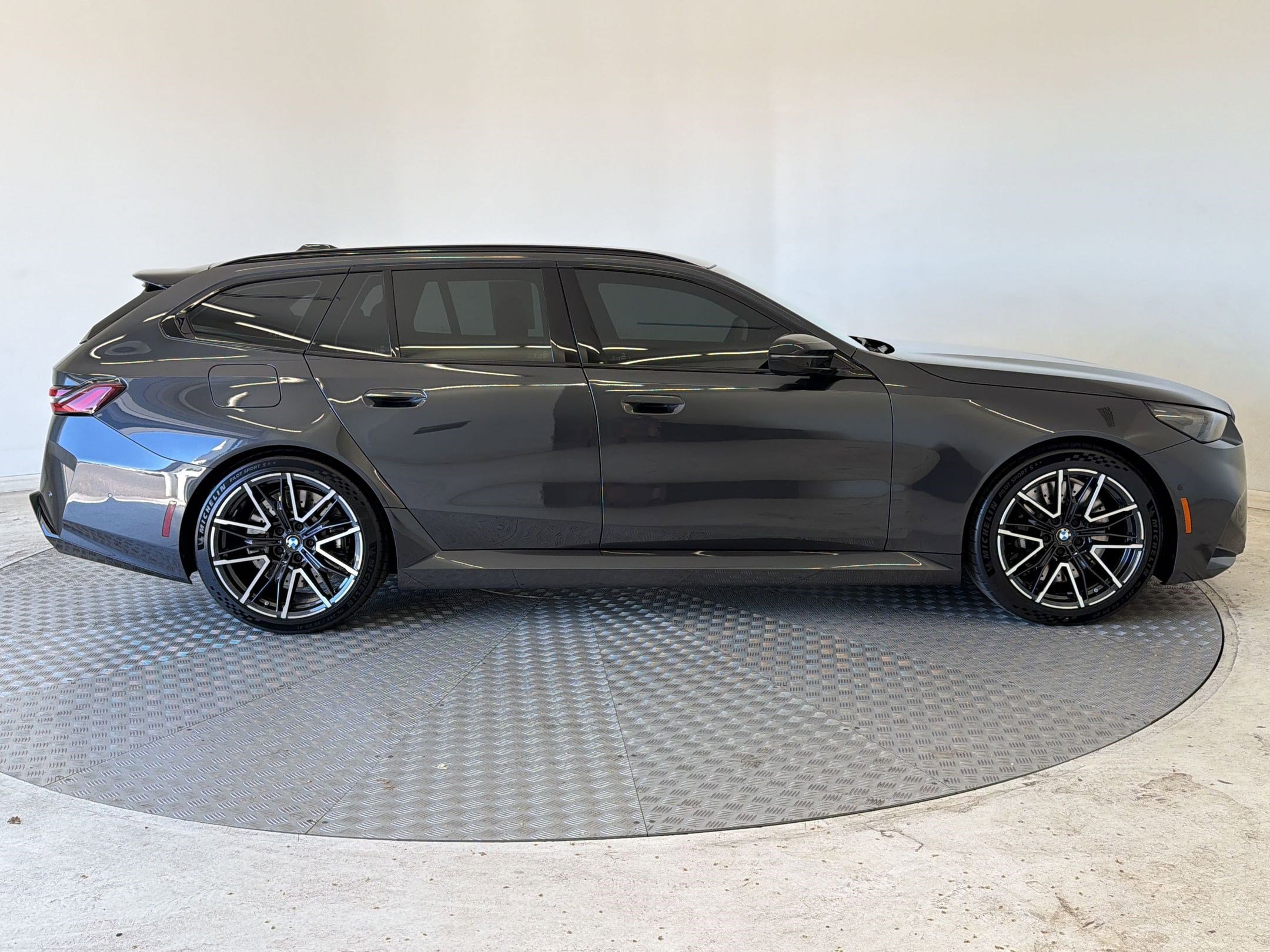 Used 2026 BMW M5 Touring image 8