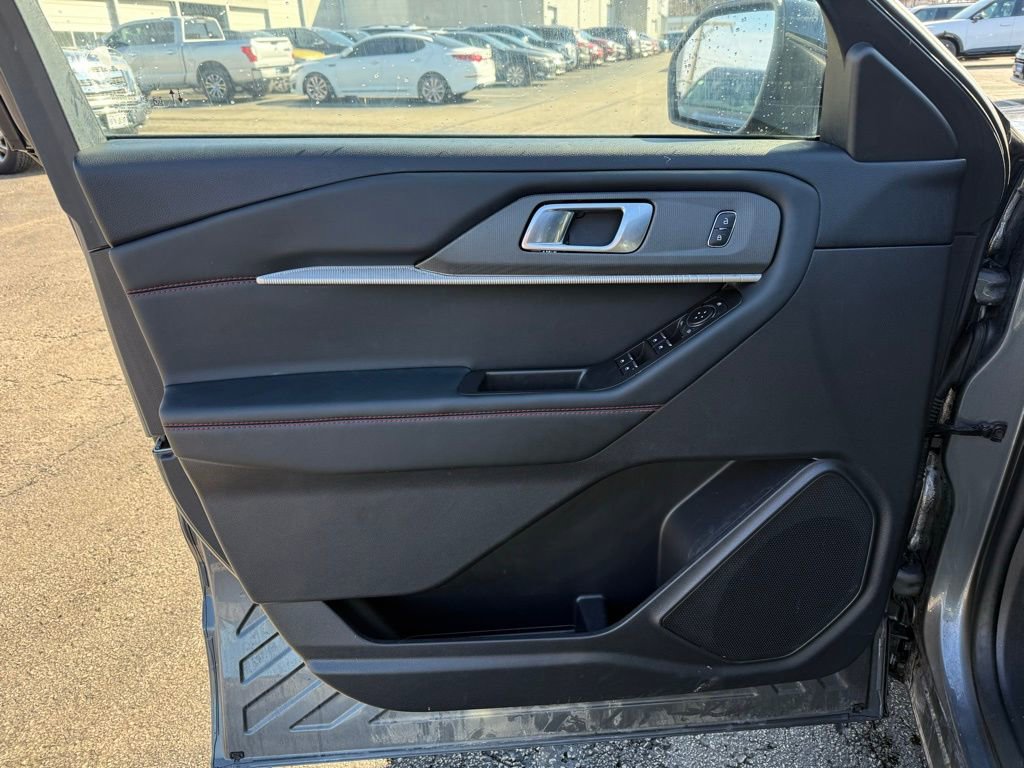 Used 2025 Ford Explorer ST-Line w/ ST-Line Street Pack image 7