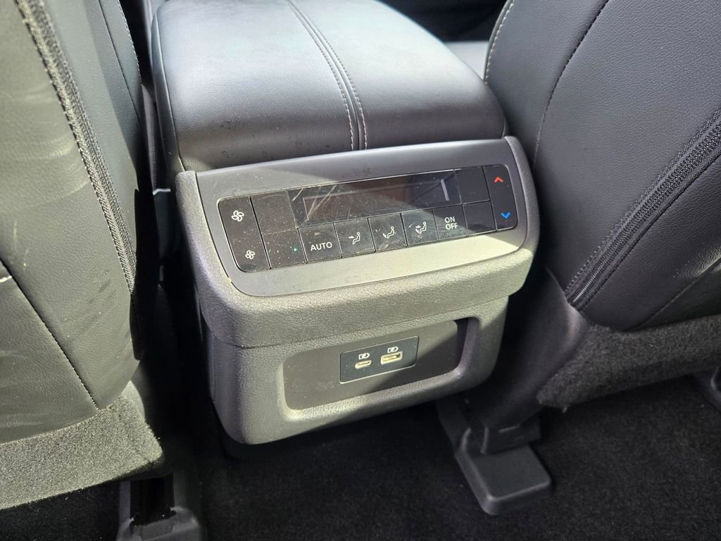 Used 2023 Nissan Pathfinder SL image 11