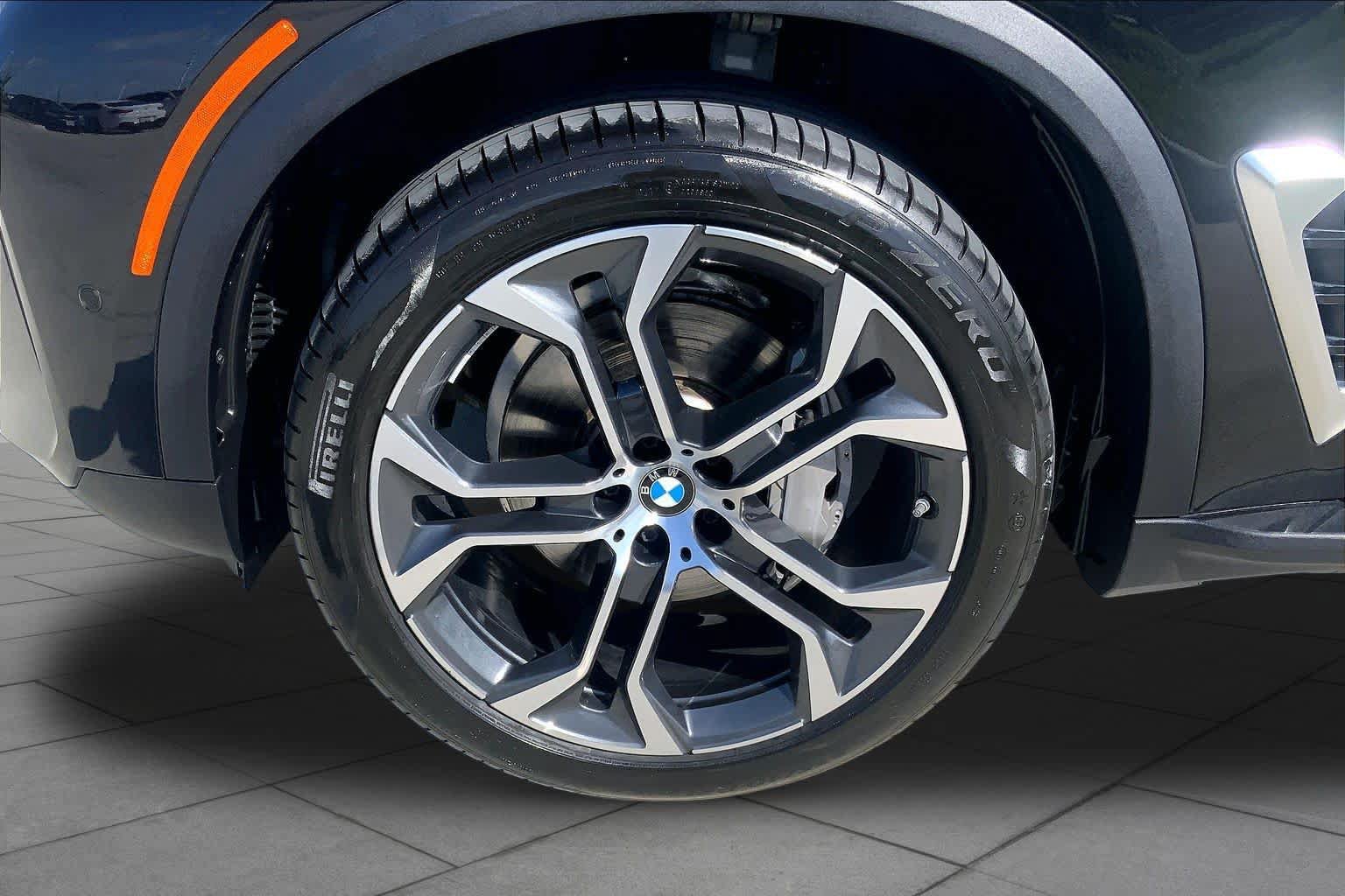 Used 2024 BMW X5 xDrive40i w/ Premium Package AWD/4WD image 10