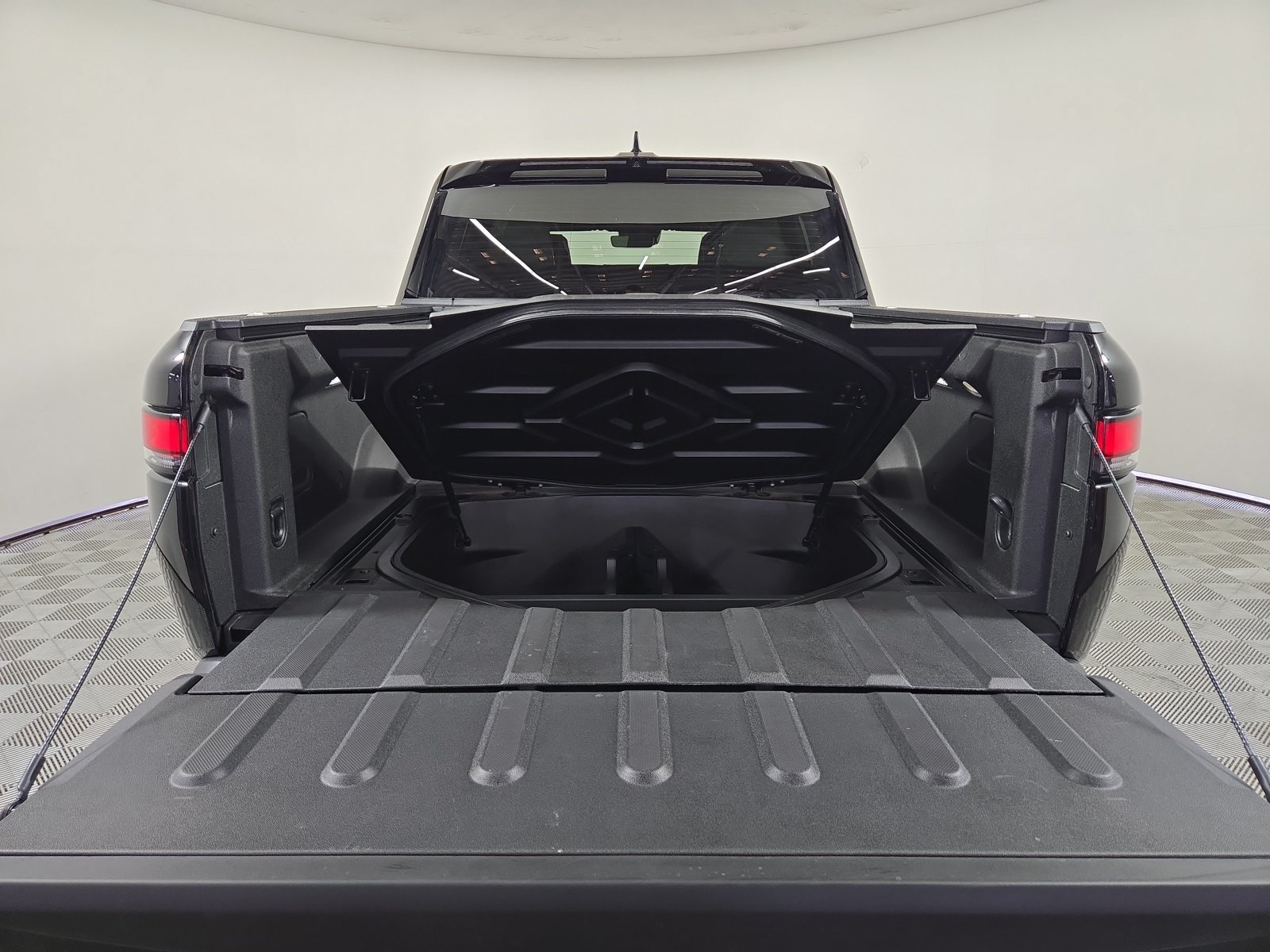 Used 2024 Rivian R1T Adventure Quad AWD/4WD image 15