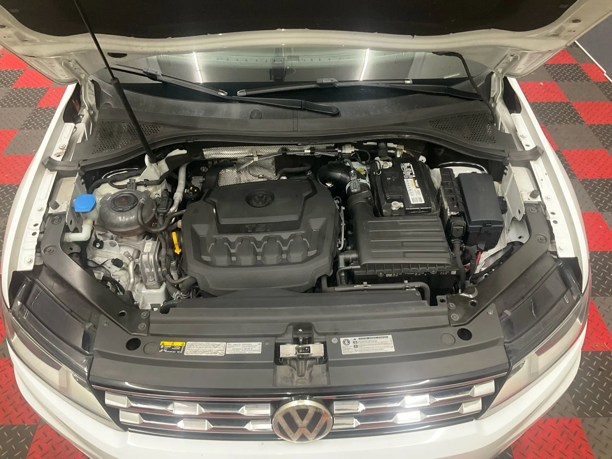 Used 2019 Volkswagen Tiguan SE w/ Panoramic Sunroof Package image 7