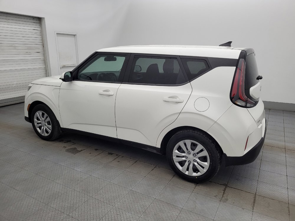 Used 2023 Kia Soul LX image 3