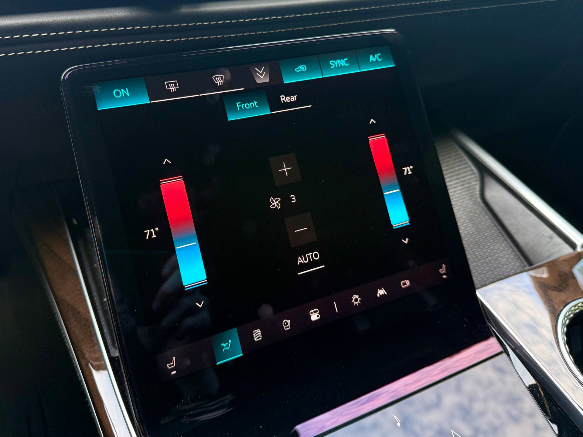 Used 2025 Cadillac Escalade Sport Platinum w/ LPO, ONYX Package image 74