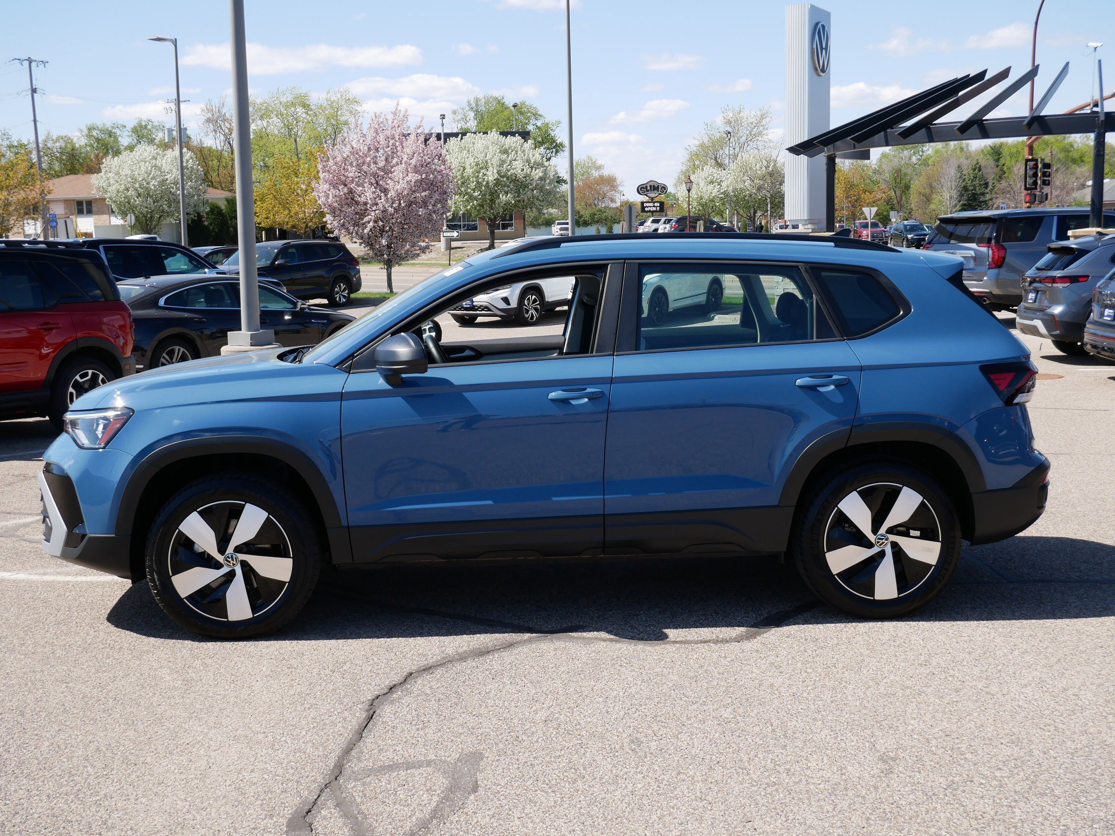 Certified 2025 Volkswagen Taos S AWD/4WD image 4