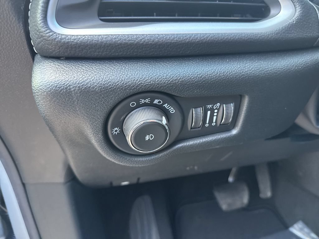 New 2026 Chrysler Pacifica Select AWD/4WD image 11