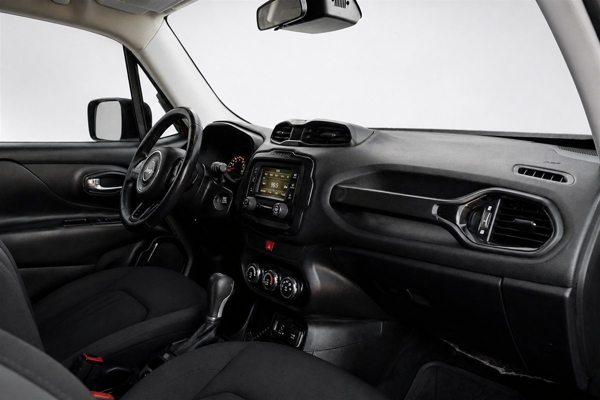 Used 2017 Jeep Renegade Altitude FWD image 22