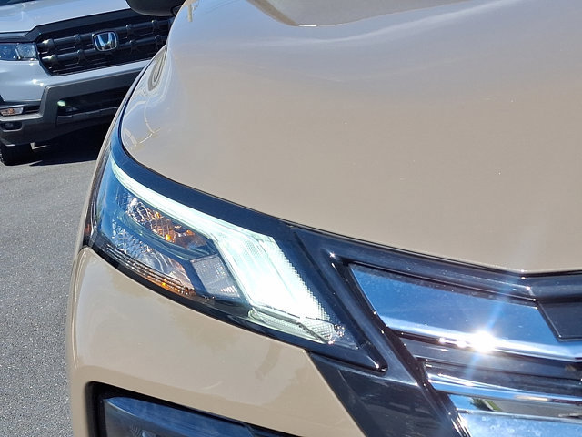 Used 2024 Nissan Rogue SV w/ SV Premium Package AWD/4WD image 9