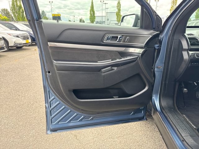 Used 2018 Ford Explorer XLT w/ Equipment Group 202A FWD image 16