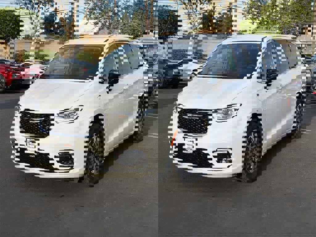 Used 2024 Chrysler Pacifica Select image 8