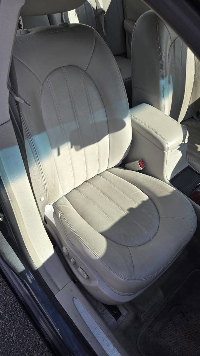 Used 2010 Buick Lucerne CXL image 13