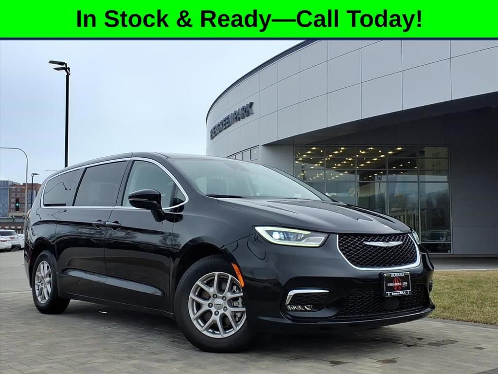 Used 2024 Chrysler Pacifica Touring-L