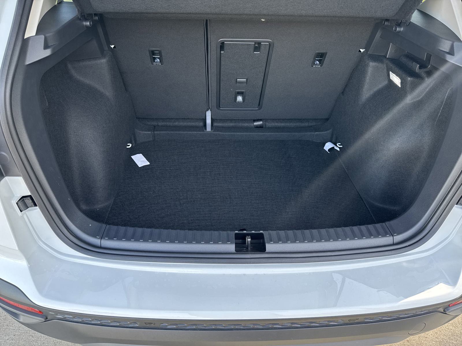 Used 2025 Volkswagen Taos SE image 52