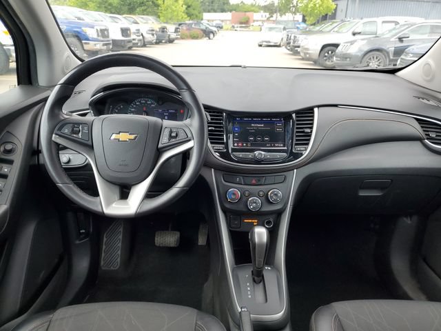Used 2020 Chevrolet Trax LT w/ LT Convenience Package AWD/4WD image 28
