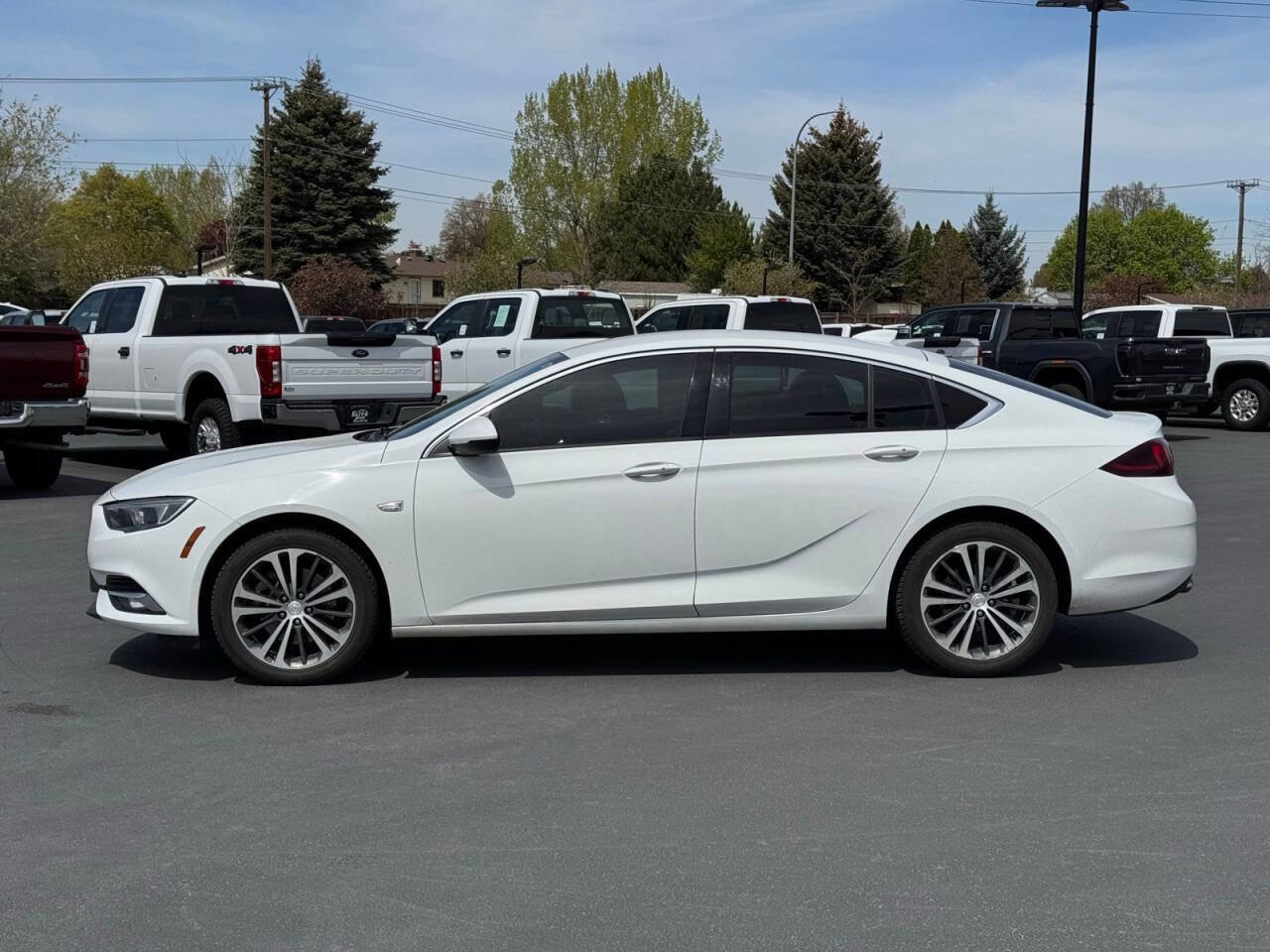 Used 2018 Buick Regal Preferred w/ Sights and Sounds Package AWD/4WD image 4