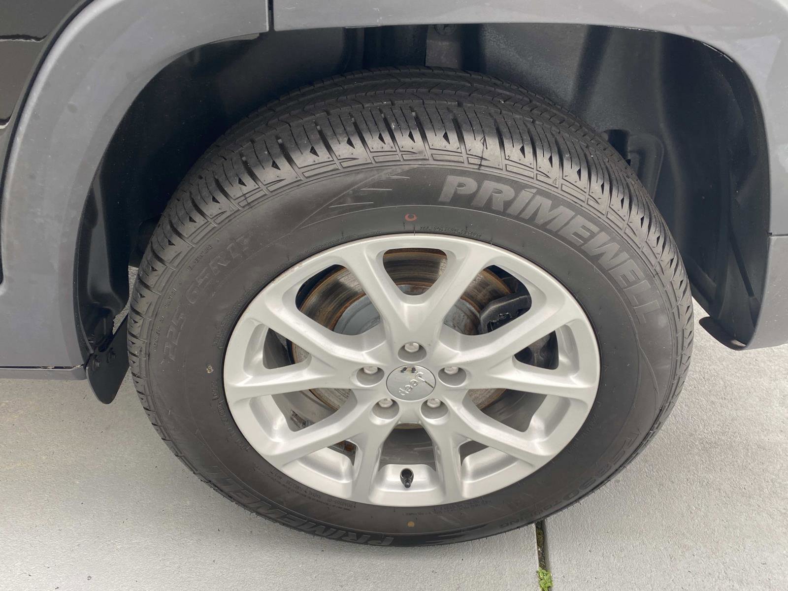 Used 2017 Jeep Cherokee Latitude w/ Safety/Convenience Group image 10