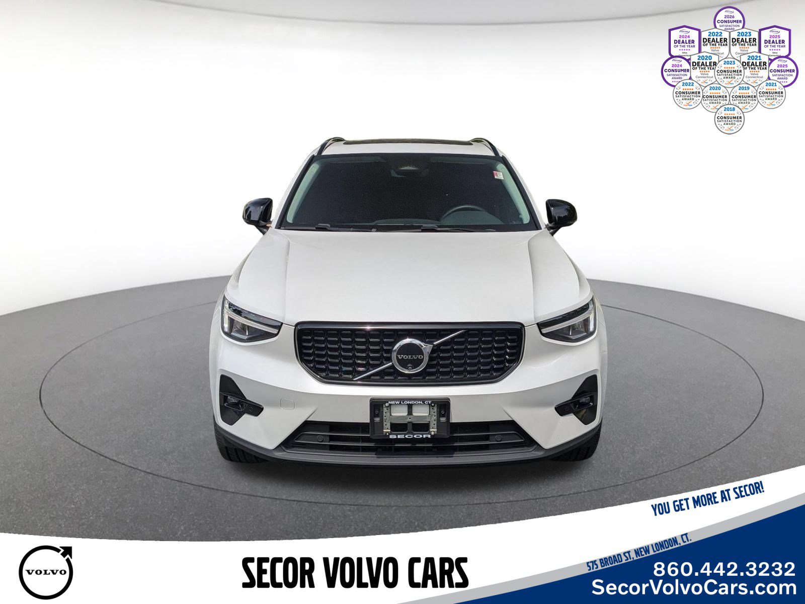 Used 2024 Volvo XC40 B5 Plus w/ Protection Package Premier AWD/4WD image 2