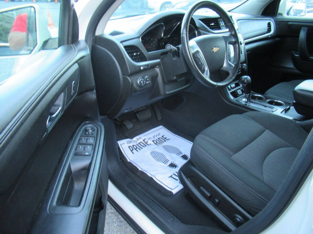 Used 2015 Chevrolet Traverse LT image 18