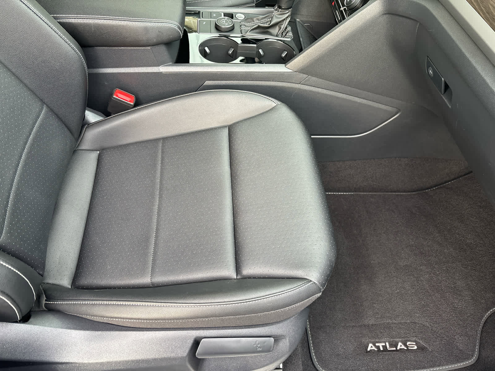 Used 2023 Volkswagen Atlas SE image 40