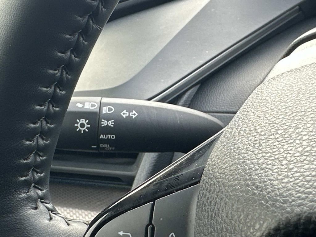 Used 2025 Toyota Prius XLE image 25