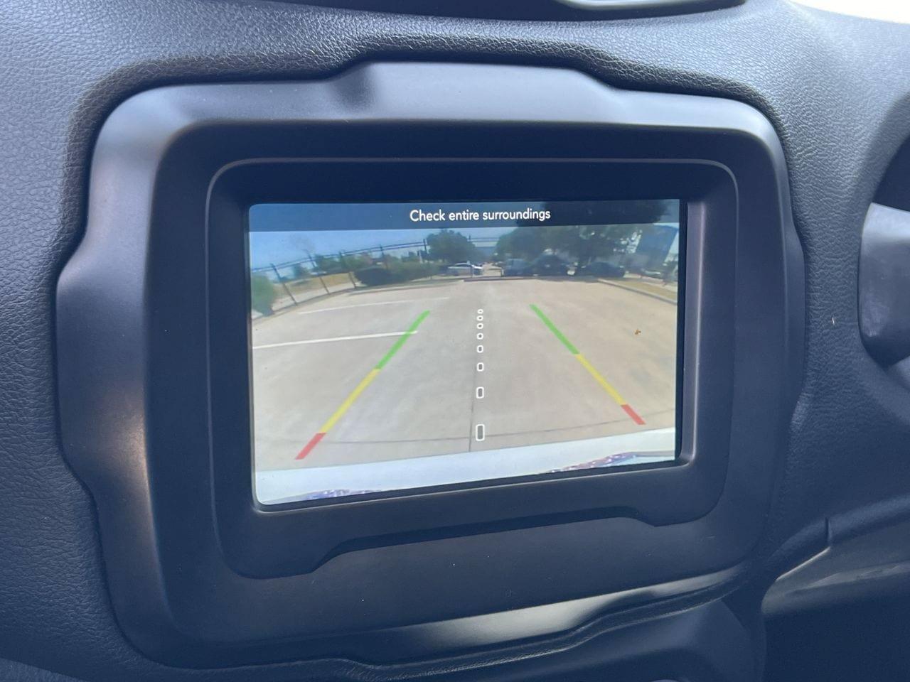 Used 2018 Jeep Renegade Latitude FWD image 17