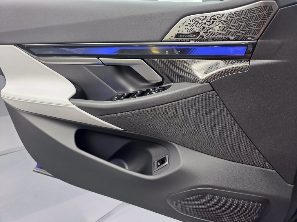 New 2026 BMW M5 Touring AWD/4WD image 21