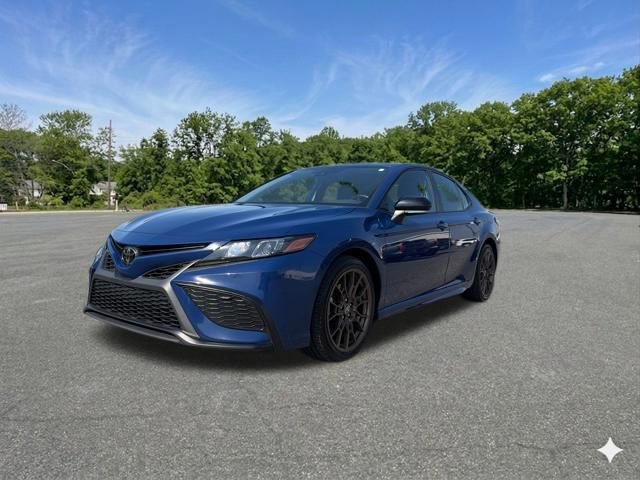 Used 2023 Toyota Camry SE FWD image 4