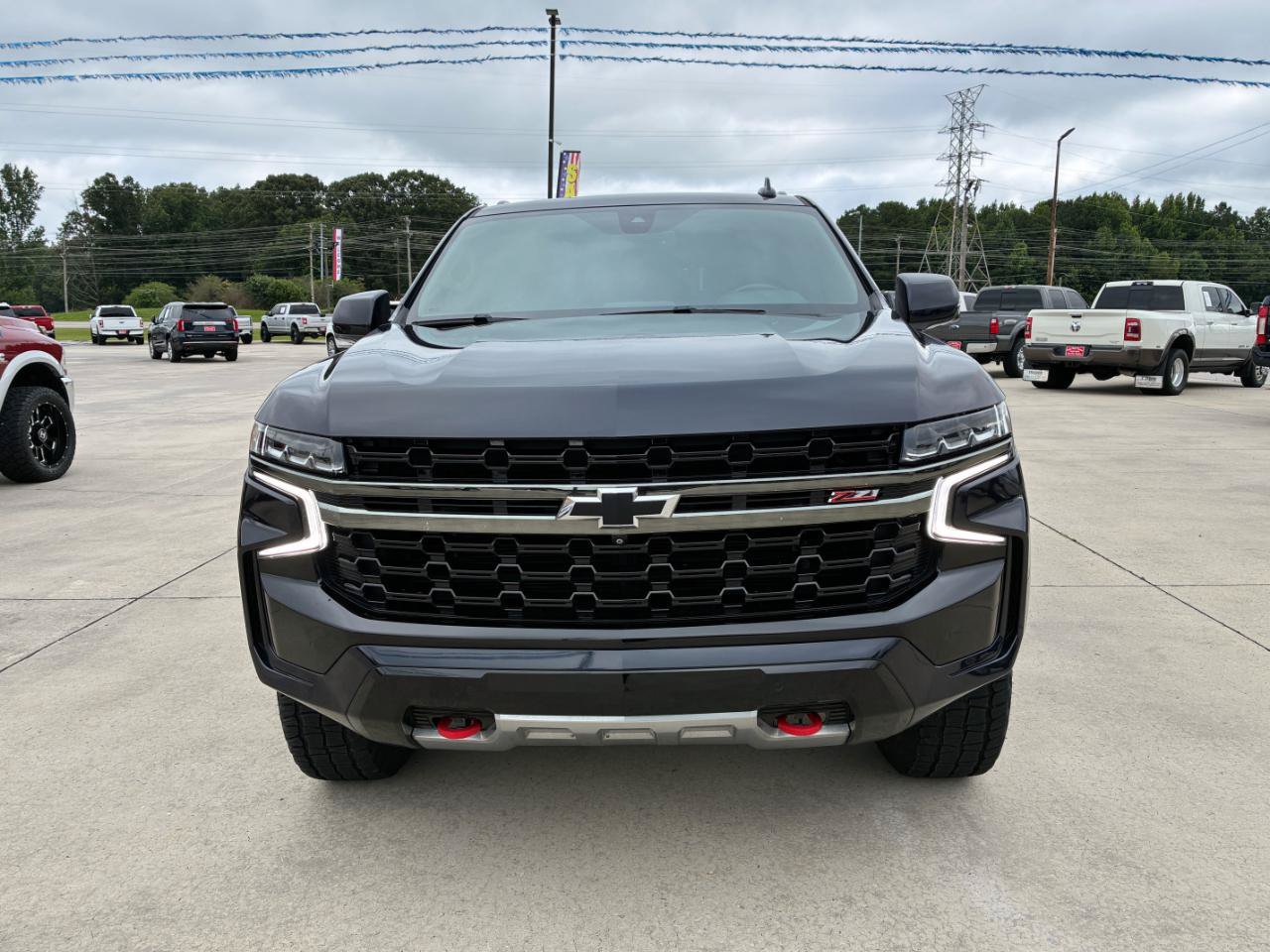 Used 2021 Chevrolet Tahoe Z71 w/ Luxury Package AWD/4WD image 3