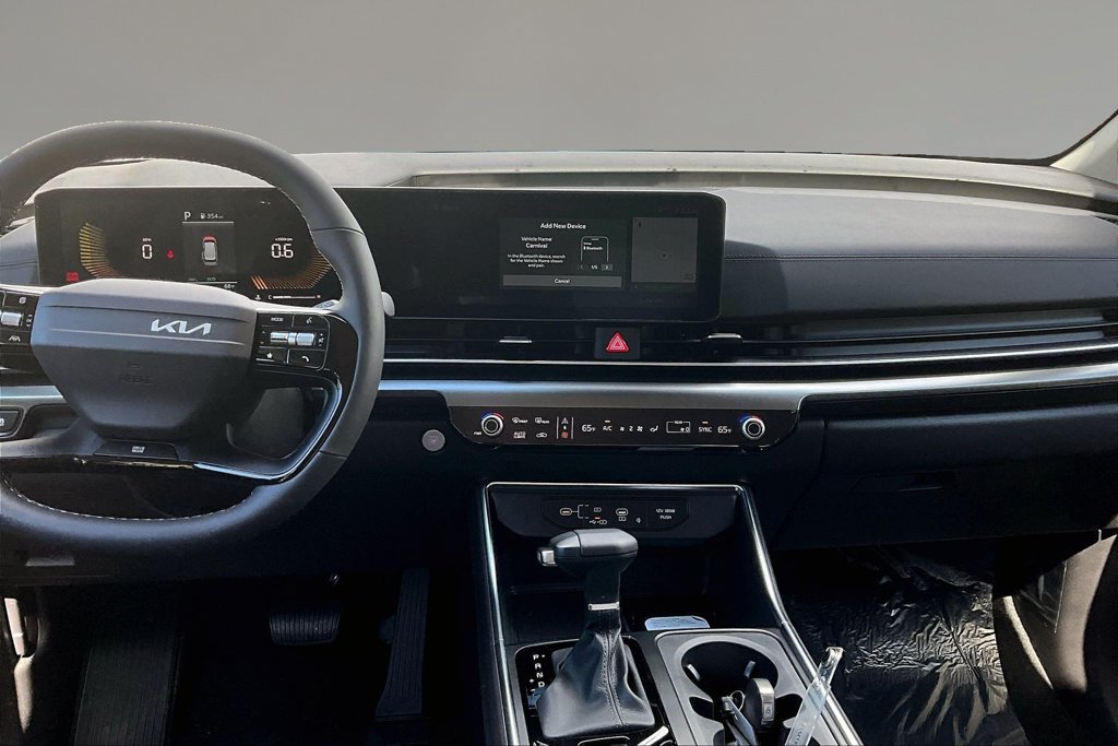 New 2027 Kia Carnival EX FWD image 6