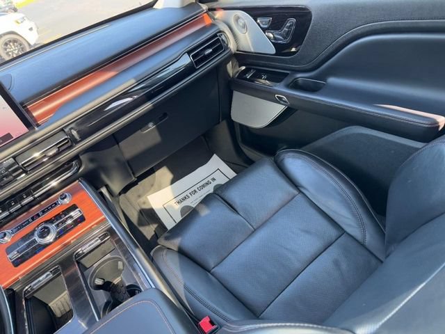 Used 2023 Lincoln Aviator Reserve w/ Equipment Group 201A AWD/4WD image 17