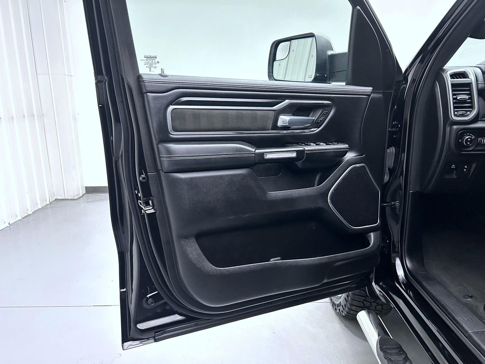 Used 2023 RAM 1500 Laramie AWD/4WD image 9
