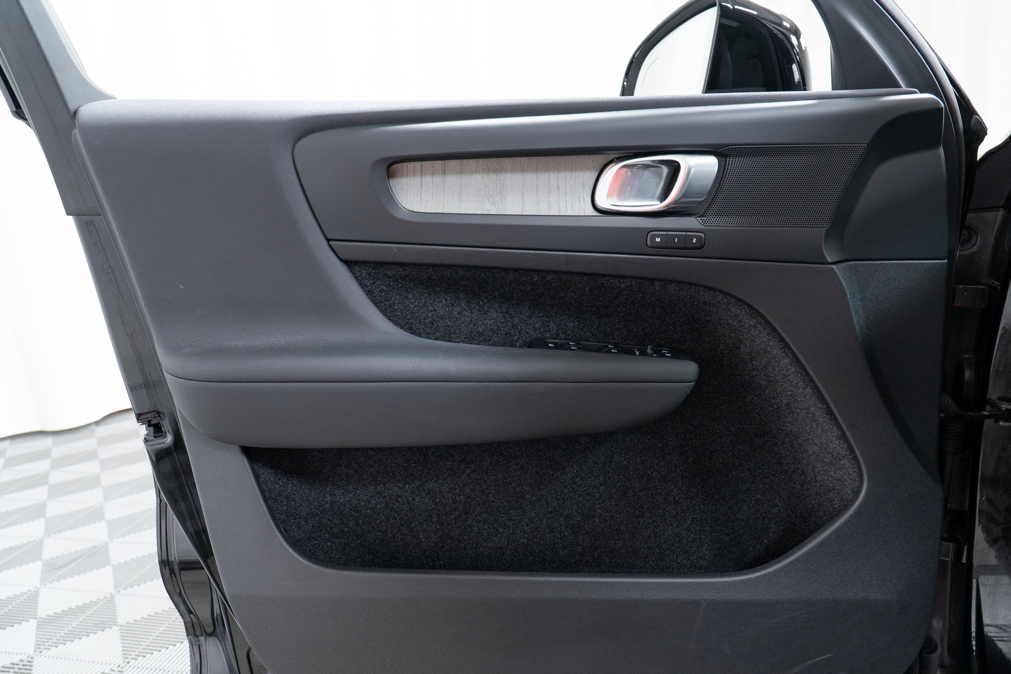 Used 2023 Volvo XC40 B5 Plus w/ Protection Package Premier image 11