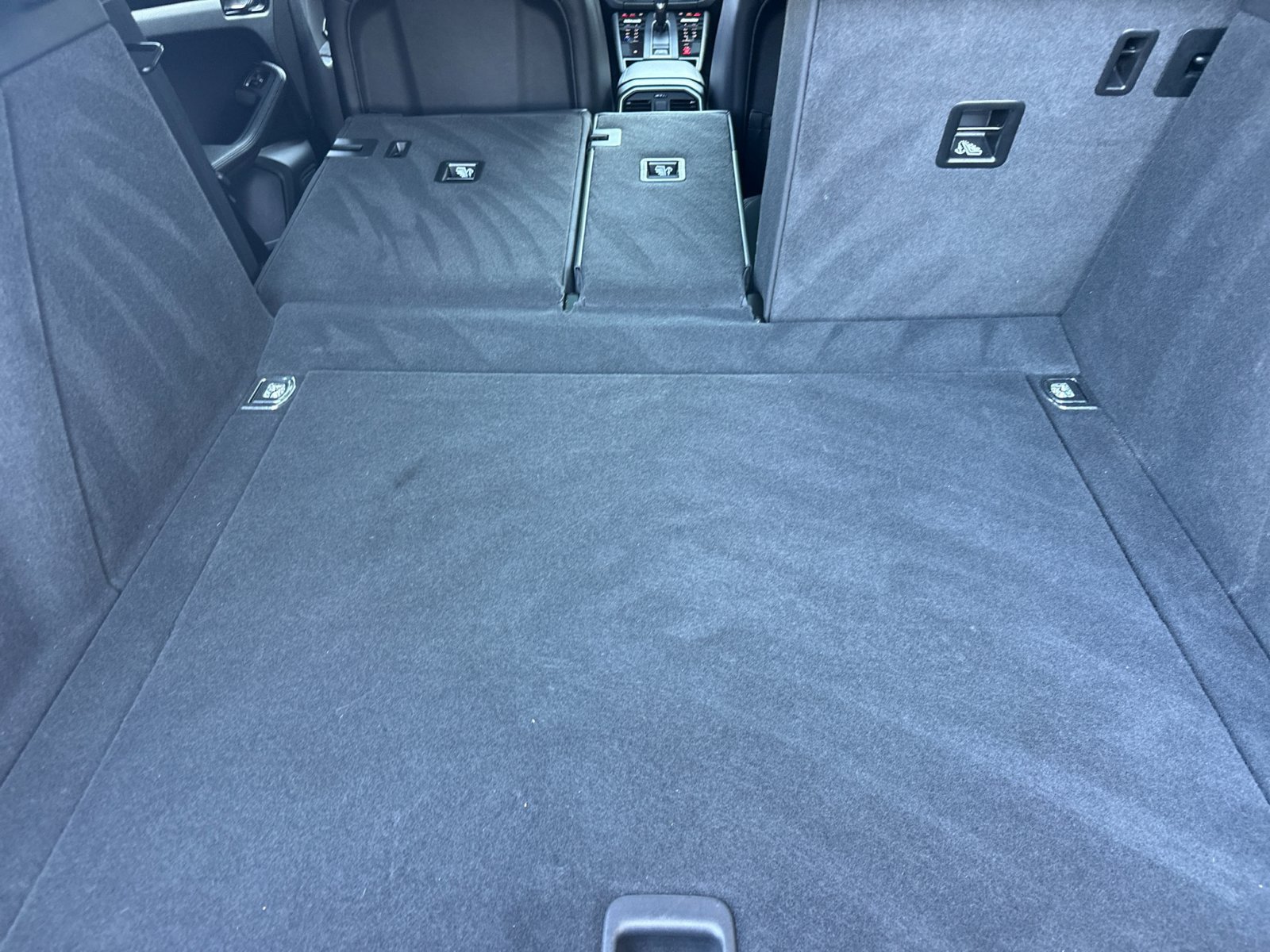 Certified 2023 Porsche Macan AWD/4WD image 23