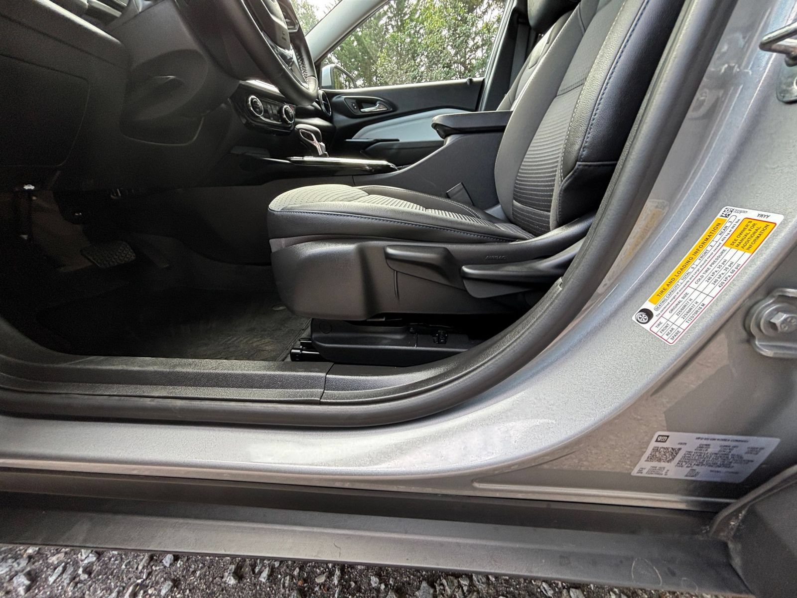 Used 2025 Chevrolet Trax LT w/ LT Convenience Package FWD image 22