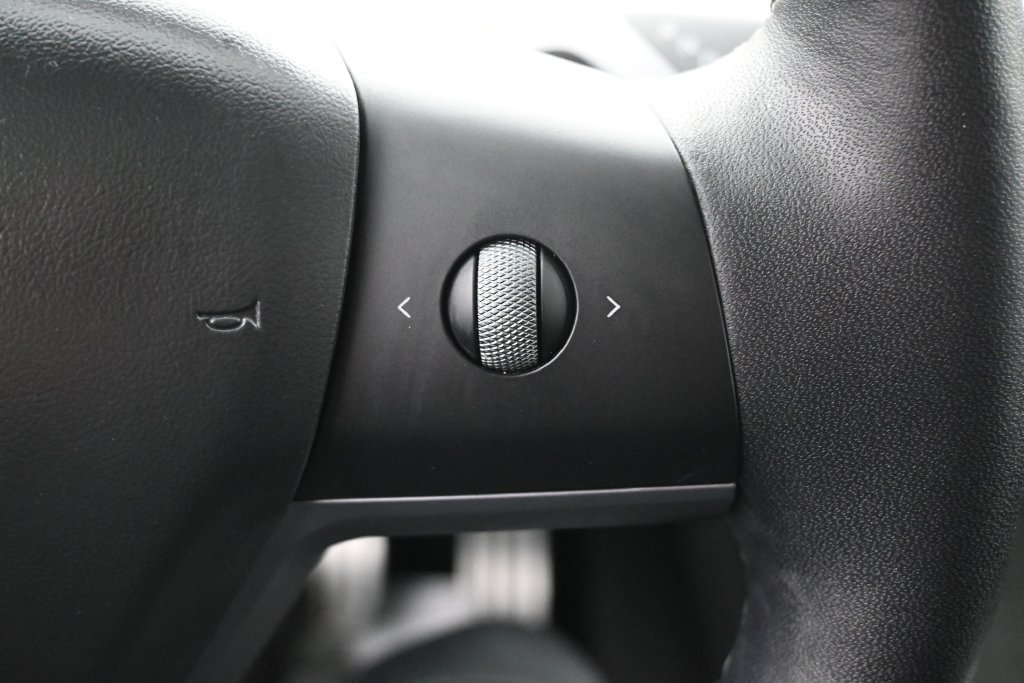 Used 2023 Tesla Model Y Performance AWD/4WD image 17