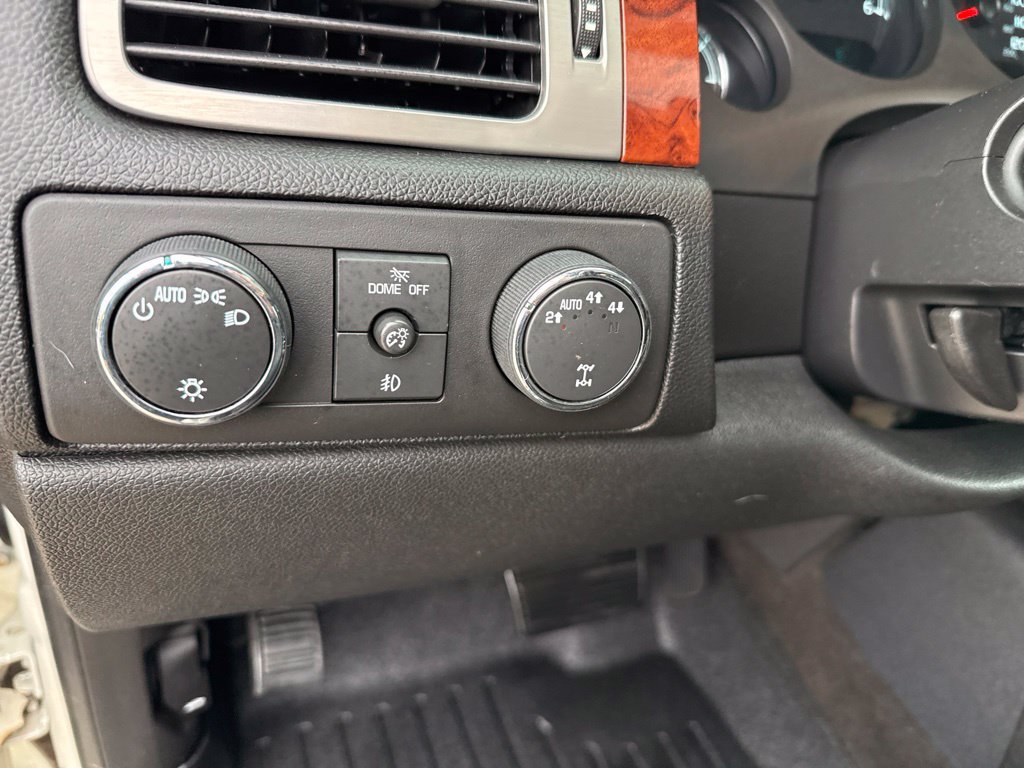 Used 2012 Chevrolet Avalanche LTZ AWD/4WD image 30