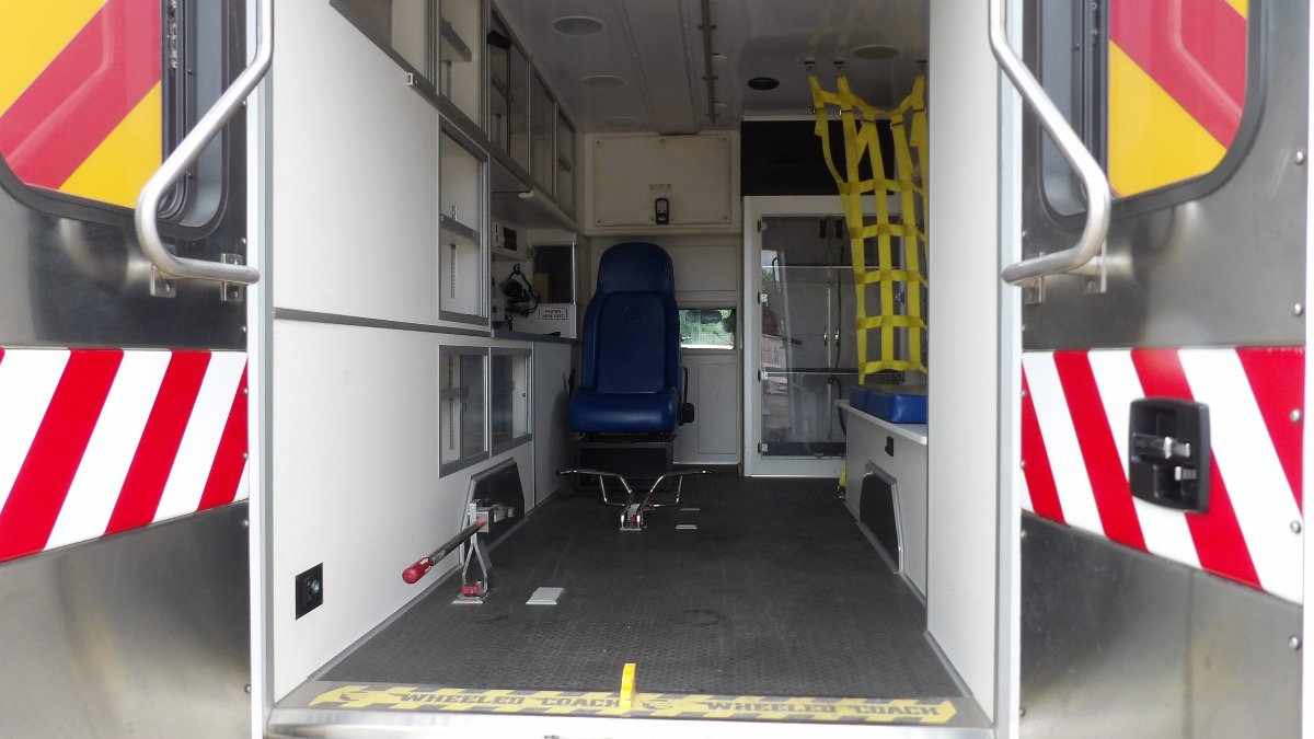 Used 2013 Ford F450 XLT w/ Ambulance Preparation Pkg RWD image 33