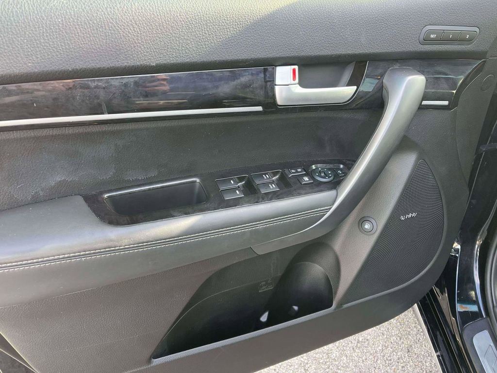 Used 2015 Kia Sorento SX image 16