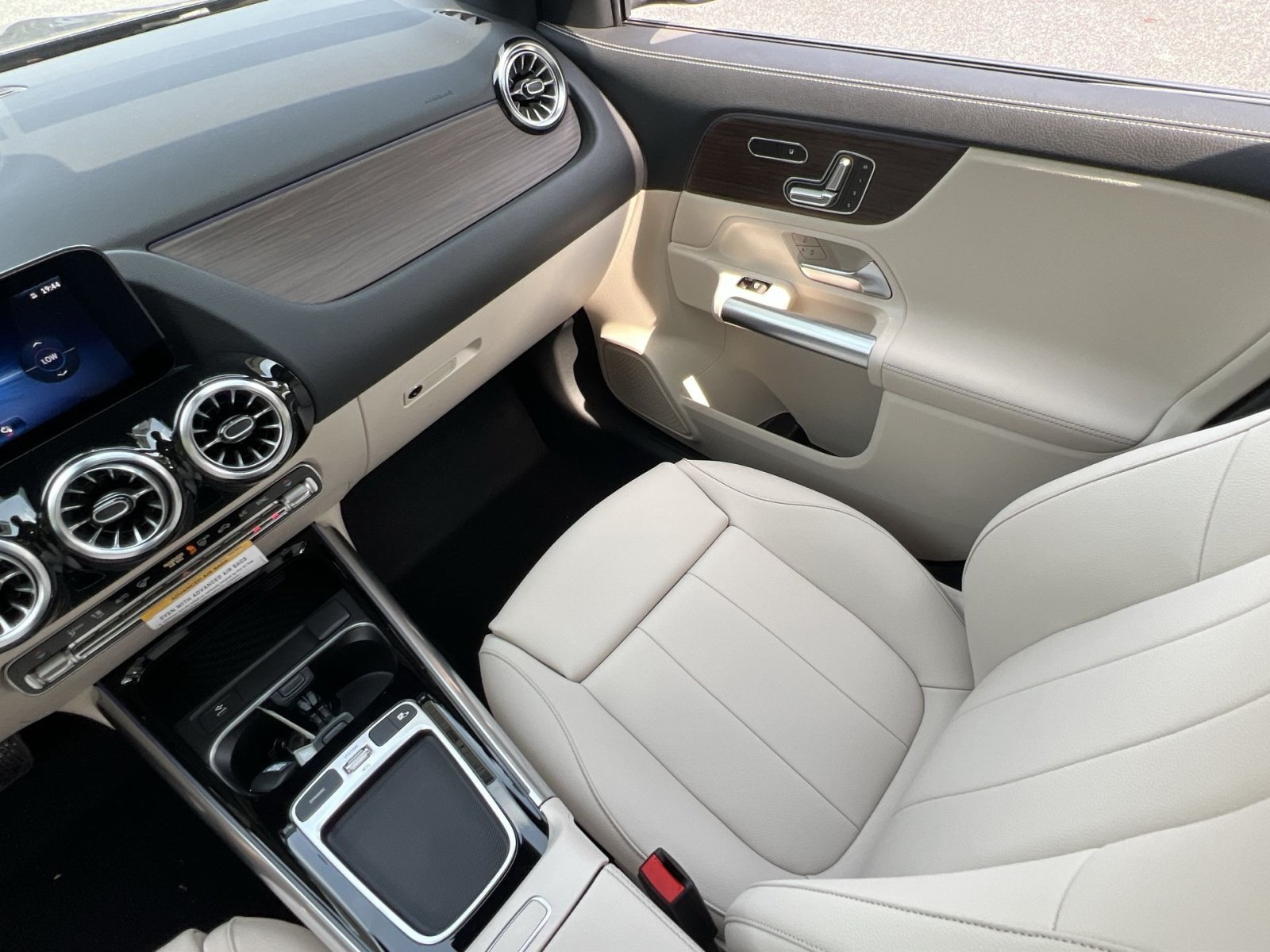 New 2026 Mercedes-Benz GLA 250 4MATIC image 14