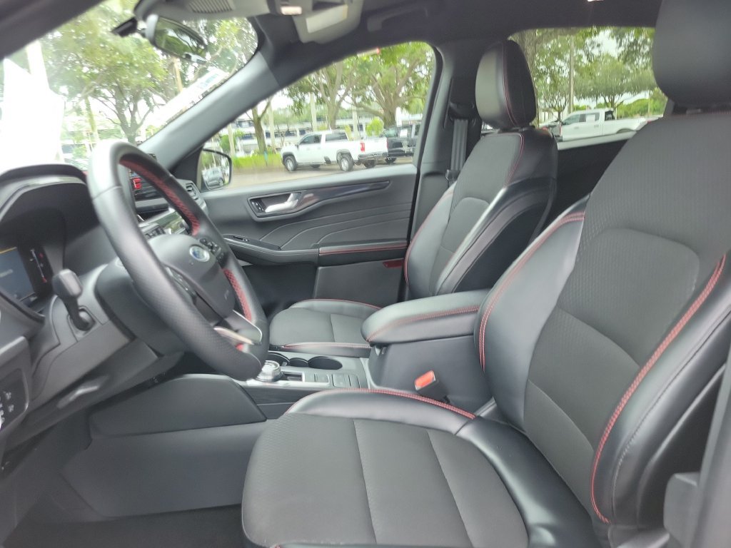 Certified 2025 Ford Escape ST-Line AWD/4WD image 10
