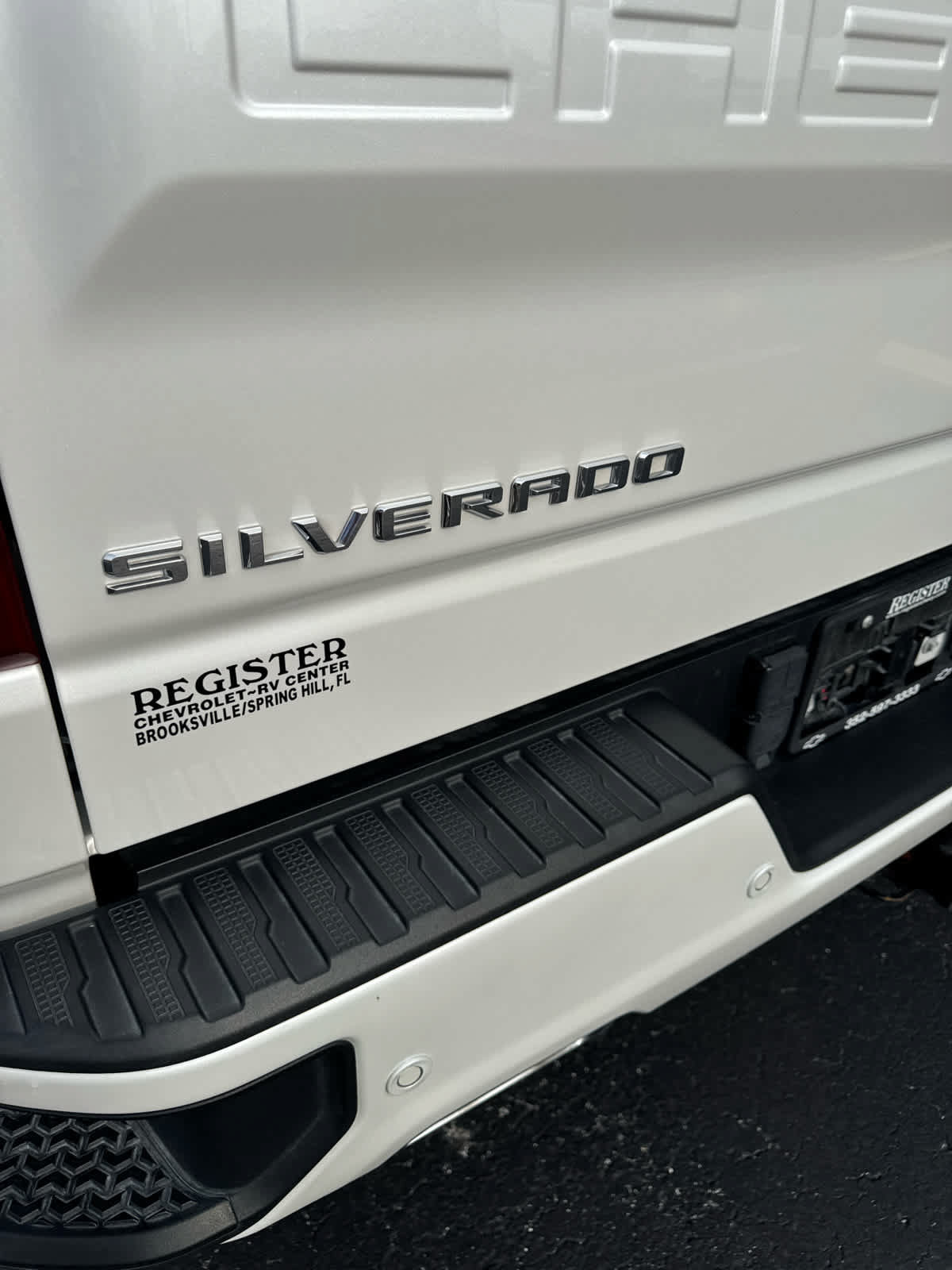 Used 2023 Chevrolet Silverado 1500 High Country w/ High Country Premium Package AWD/4WD image 8