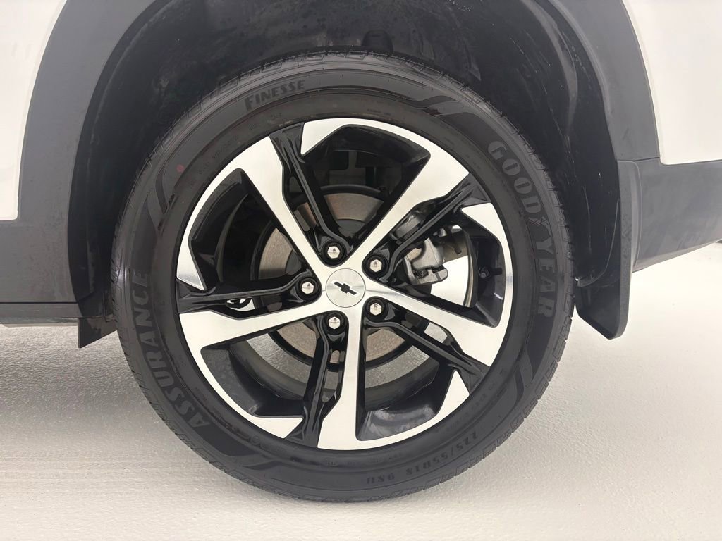 Certified 2025 Chevrolet Trax RS FWD image 20