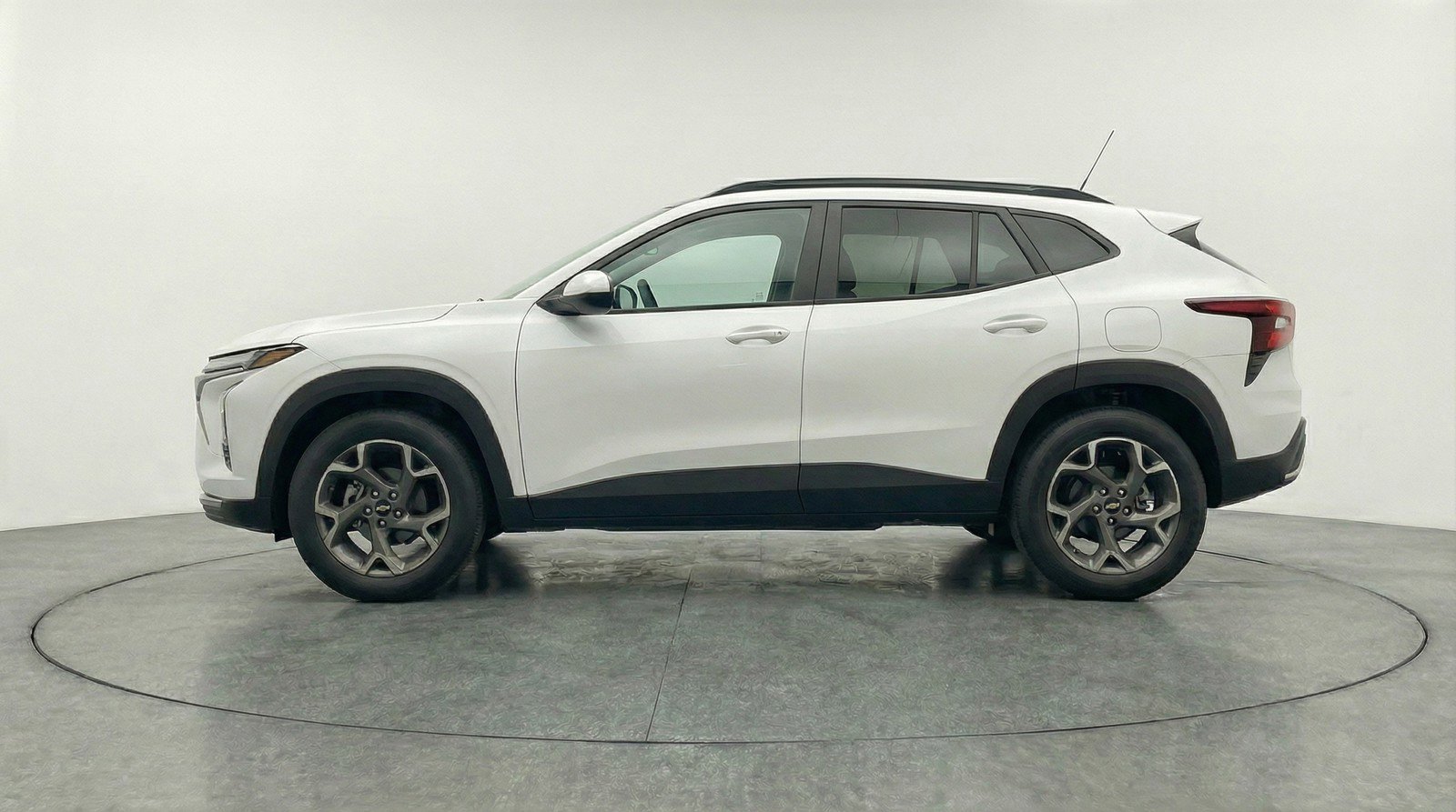 Used 2025 Chevrolet Trax LT w/ LT Convenience Package FWD image 5