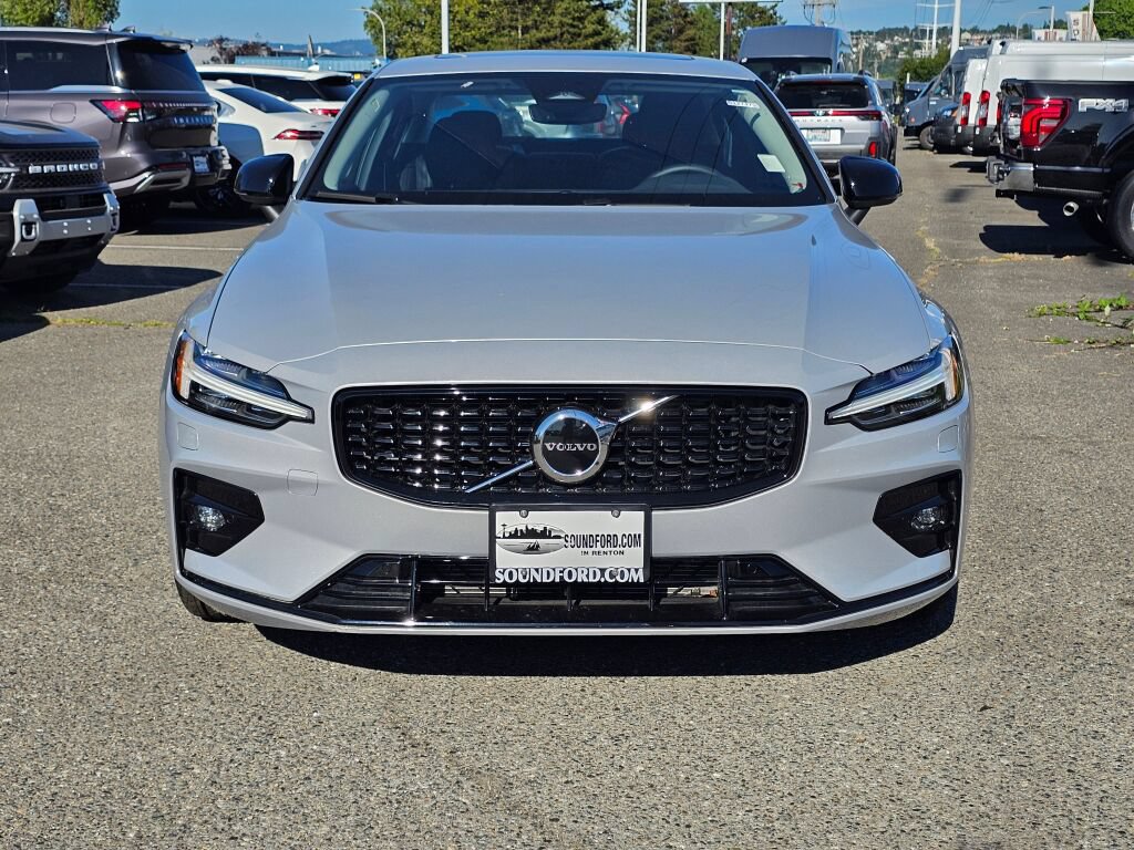 Used 2025 Volvo S60 B5 Core AWD/4WD image 2