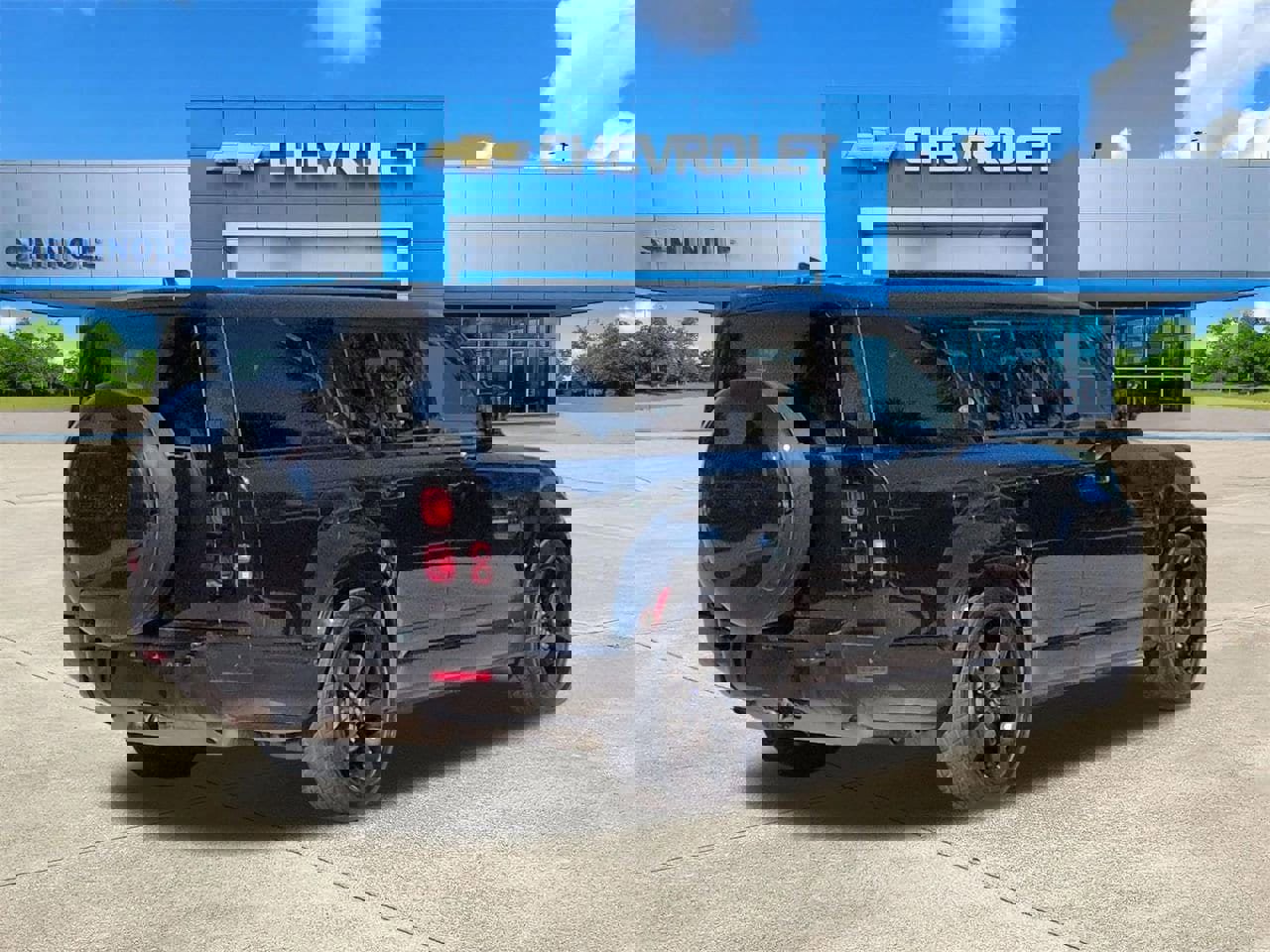 Used 2024 Land Rover Defender 130 X-Dynamic SE image 5