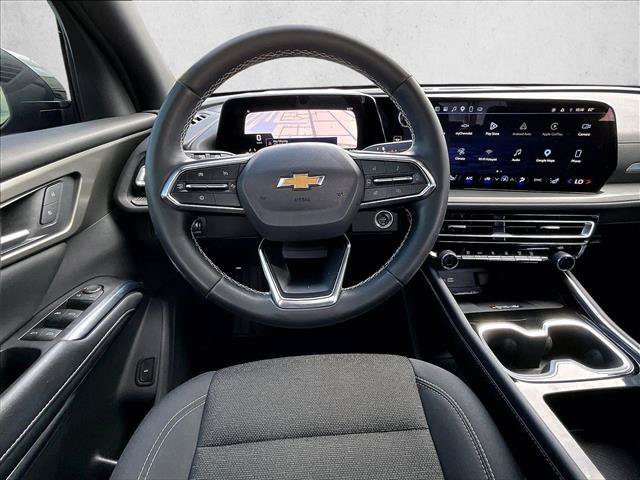 Used 2025 Chevrolet Traverse LT FWD image 7