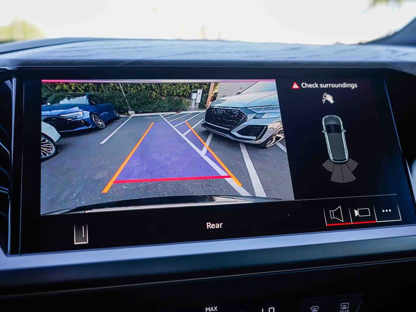 Used 2025 Audi Q4 e-tron Premium w/ Convenience Package image 23