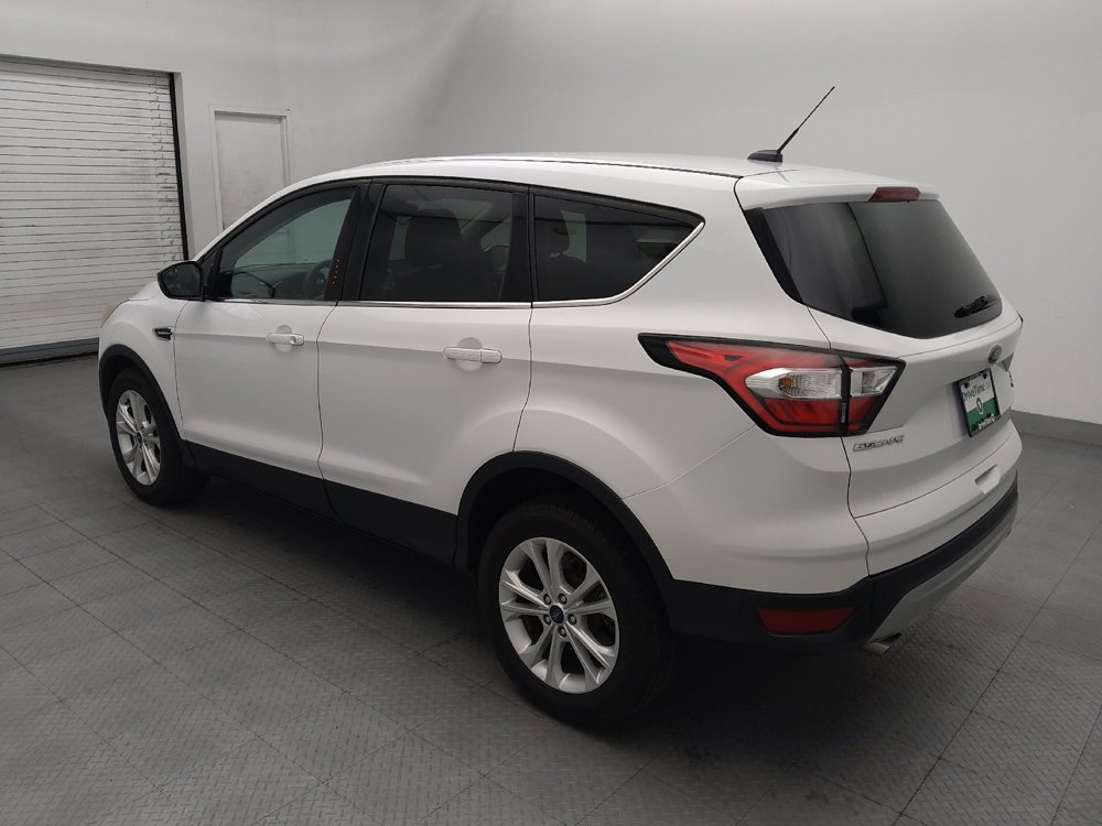 Used 2017 Ford Escape SE FWD image 3